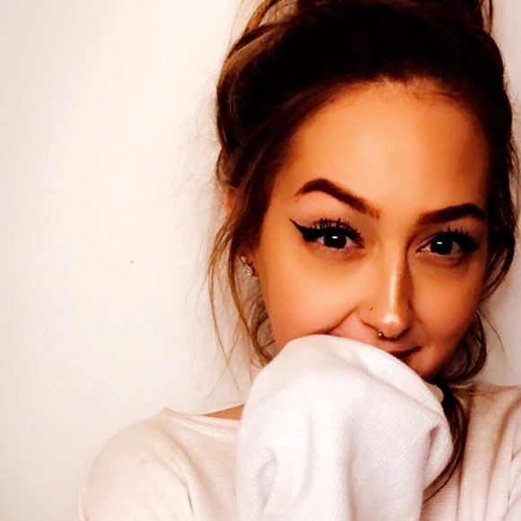 MEET YOUR POSHER - Picture 2 of 4